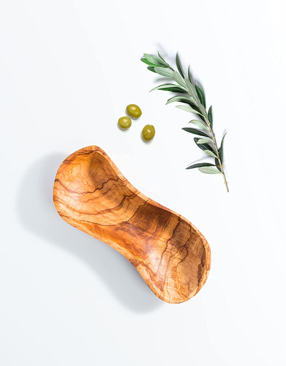 Aperitif tray in olive wood